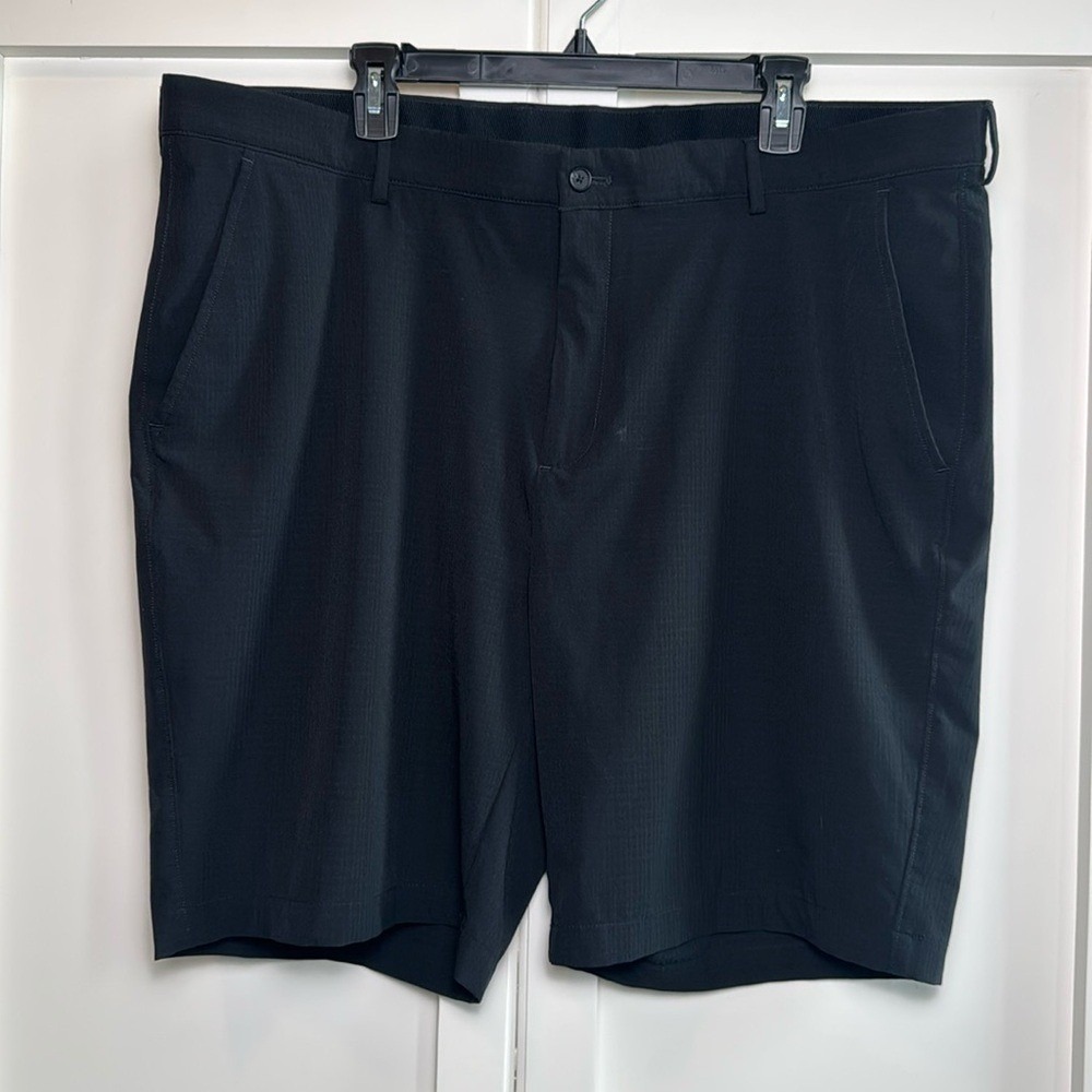 Greg Norman flat front performance shorts 40 Black